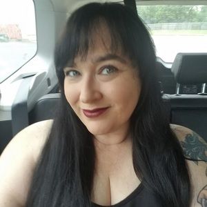 Meet your Posher, Claudia